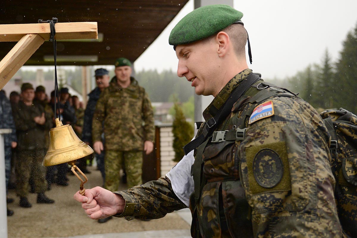 https://www.morh.hr/wp-content/gallery/natjecanje-za-najspremnijeg-pripadnika-os-rh/1_za_hr_1705201_27.jpg