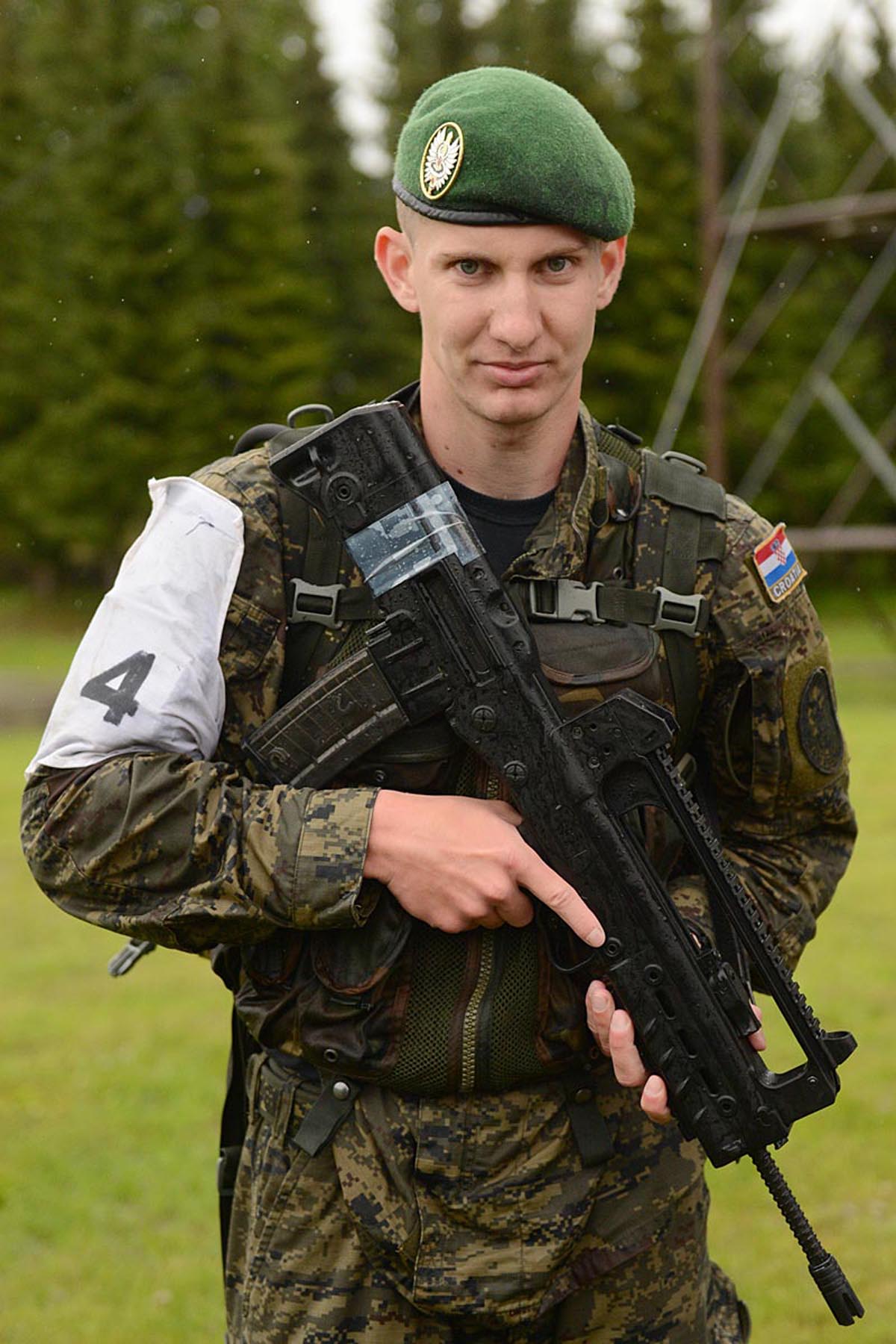 https://www.morh.hr/wp-content/gallery/natjecanje-za-najspremnijeg-pripadnika-os-rh/1_za_hr_1705201_29.jpg