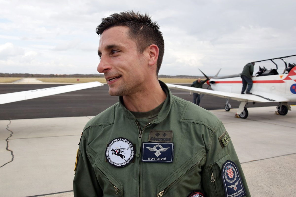 https://www.morh.hr/wp-content/gallery/natporucnik-marko-novkovic-novi-clan-krila-oluje/krila_oluje_novkovic_050319_11.jpg