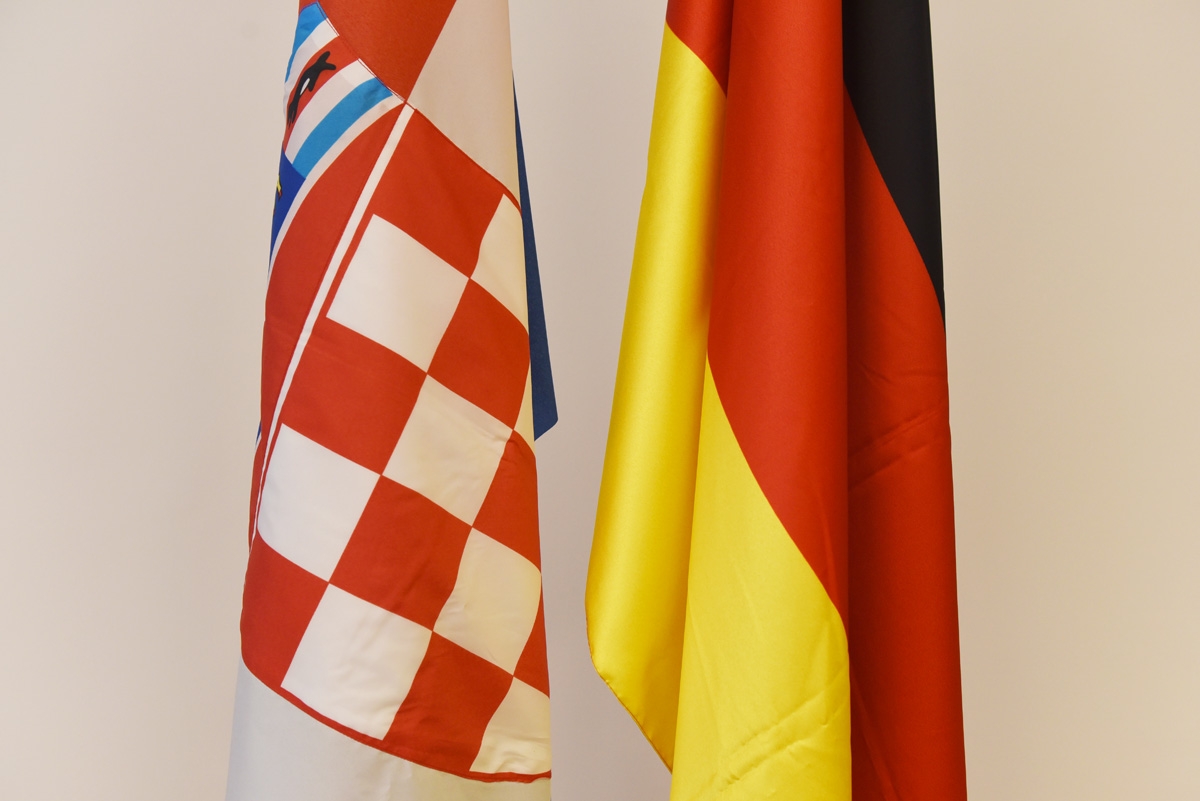 https://www.morh.hr/wp-content/gallery/njemacki-vojni-izaslanik-odlikovan-redom-hrvatskog-trolista/red_hrvatskog_trolista_pukovniku_janusu_kaschti_31082018_02.jpg