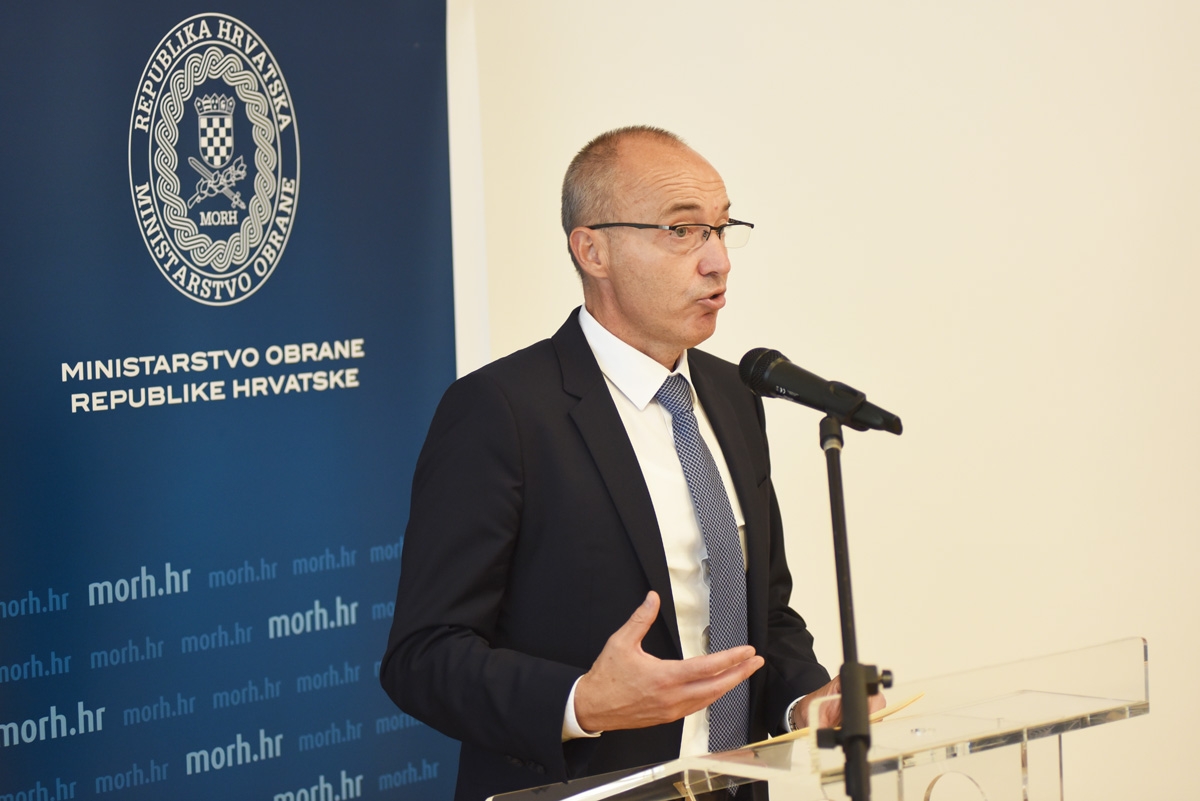 https://www.morh.hr/wp-content/gallery/njemacki-vojni-izaslanik-odlikovan-redom-hrvatskog-trolista/red_hrvatskog_trolista_pukovniku_janusu_kaschti_31082018_05.jpg