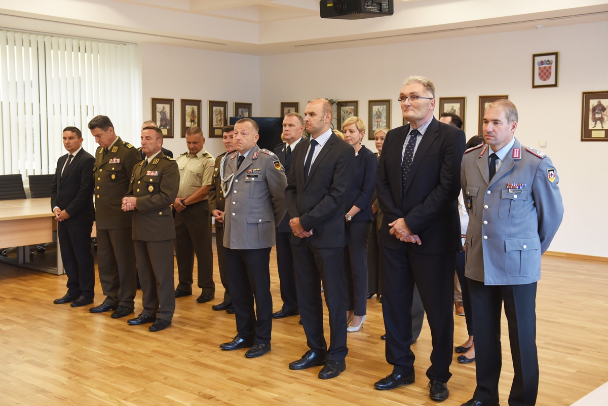 https://www.morh.hr/wp-content/gallery/njemacki-vojni-izaslanik-odlikovan-redom-hrvatskog-trolista/red_hrvatskog_trolista_pukovniku_janusu_kaschti_31082018_06.jpg