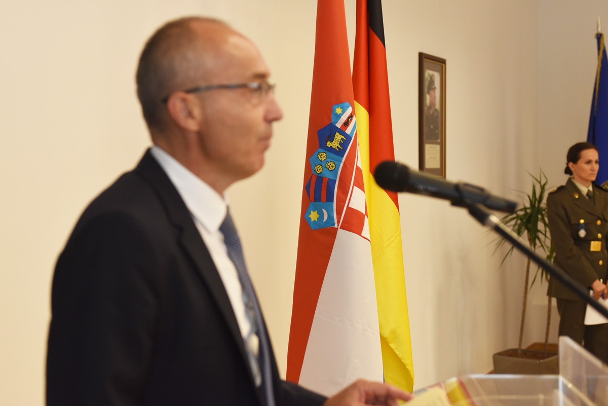 https://www.morh.hr/wp-content/gallery/njemacki-vojni-izaslanik-odlikovan-redom-hrvatskog-trolista/red_hrvatskog_trolista_pukovniku_janusu_kaschti_31082018_07.jpg