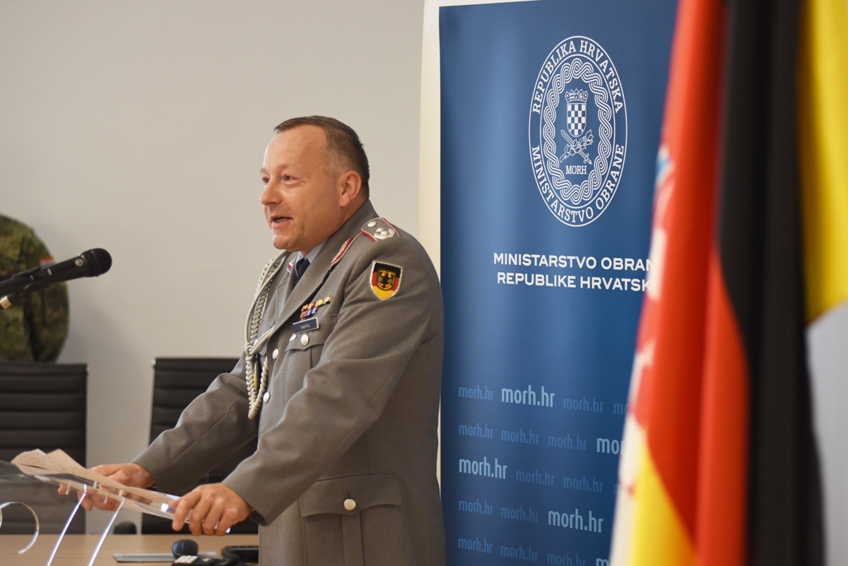 https://www.morh.hr/wp-content/gallery/njemacki-vojni-izaslanik-odlikovan-redom-hrvatskog-trolista/red_hrvatskog_trolista_pukovniku_janusu_kaschti_31082018_12.jpg