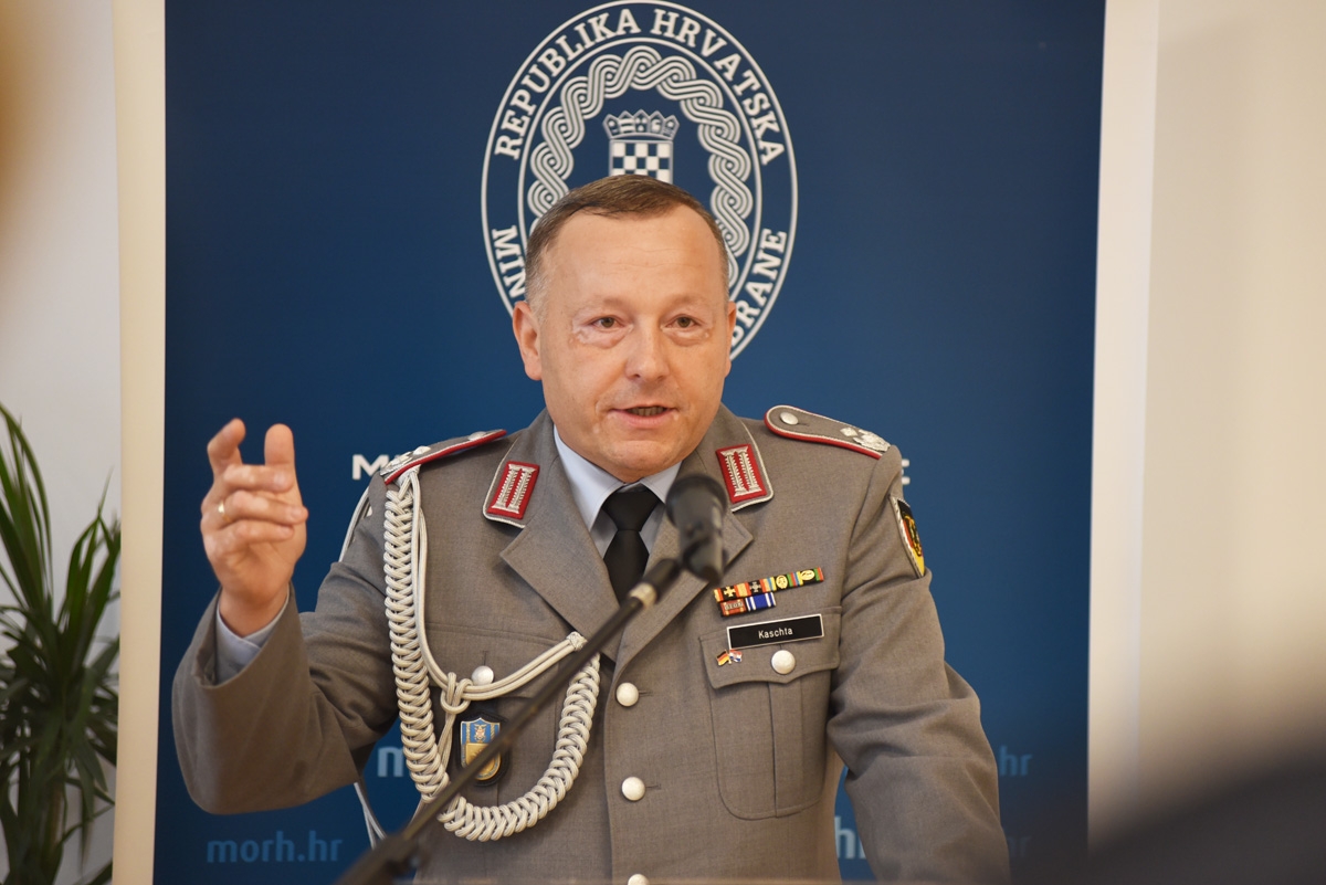 https://www.morh.hr/wp-content/gallery/njemacki-vojni-izaslanik-odlikovan-redom-hrvatskog-trolista/red_hrvatskog_trolista_pukovniku_janusu_kaschti_31082018_15.jpg