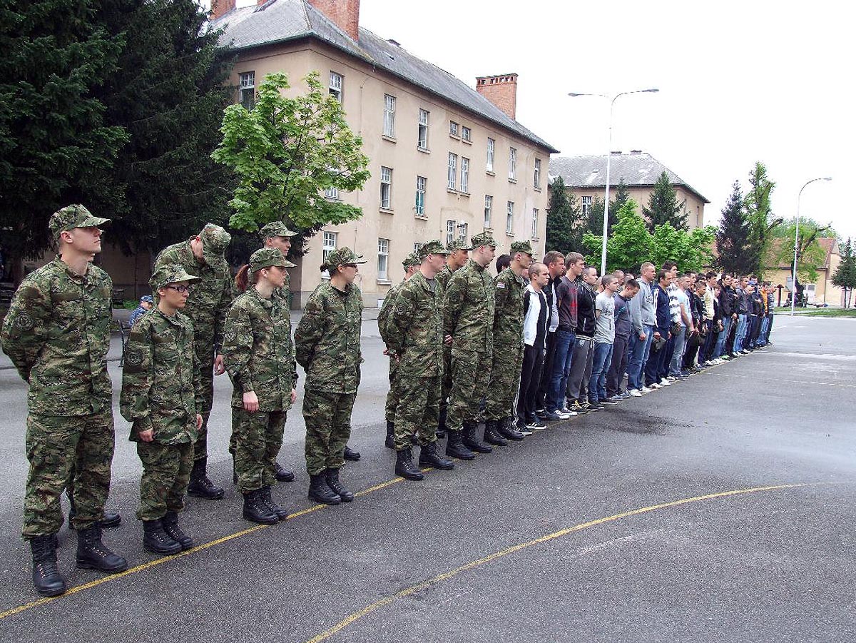 https://www.morh.hr/wp-content/gallery/novi-narastaj-rocnika-na-dragovoljnom-vojnom-osposobljavanju/dvs_24052014_6.jpg