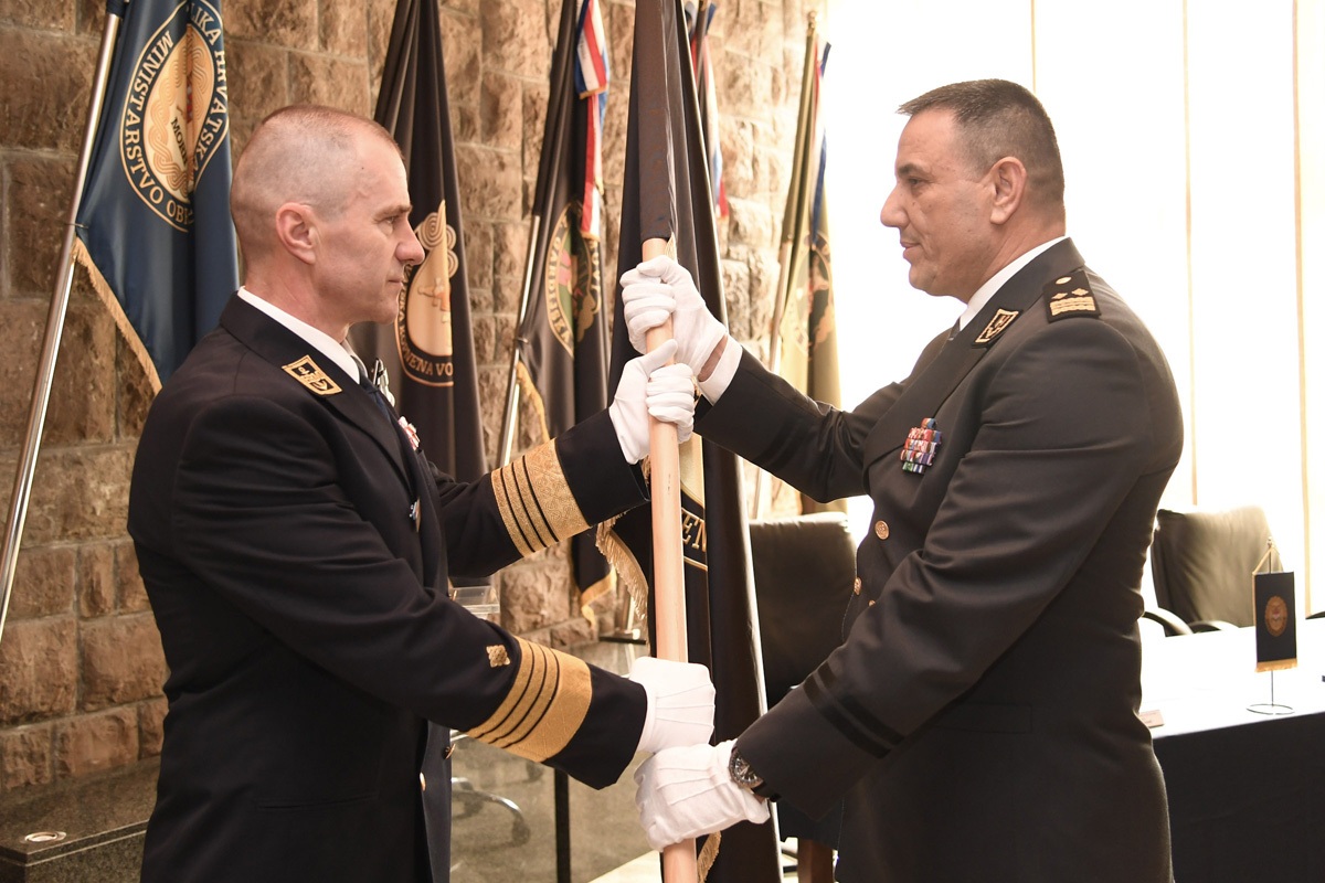 https://www.morh.hr/wp-content/gallery/novi-zapovjednik-hrvatske-kopnene-vojske-general-bojnik-boris-seric/20200318-primopredaja-hkov-04.jpg