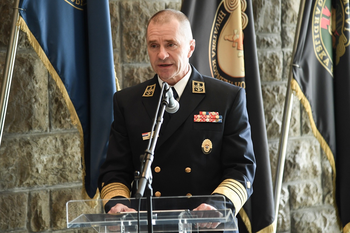 https://www.morh.hr/wp-content/gallery/novi-zapovjednik-hrvatske-kopnene-vojske-general-bojnik-boris-seric/20200318-primopredaja-hkov-07.jpg