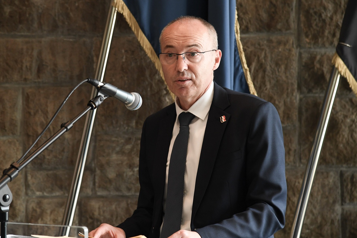https://www.morh.hr/wp-content/gallery/novi-zapovjednik-hrvatske-kopnene-vojske-general-bojnik-boris-seric/20200318-primopredaja-hkov-08.jpg
