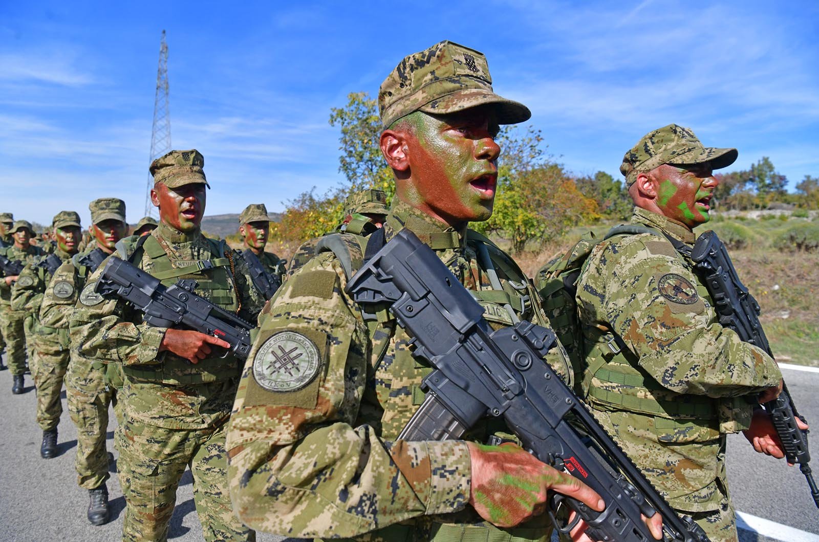 https://www.morh.hr/wp-content/gallery/novim-vodama-hv-a-urucene-znacke-i-diplome-na-kninskoj-tvrdavi/hrvatska_vojska_vodje_190719_09.jpg