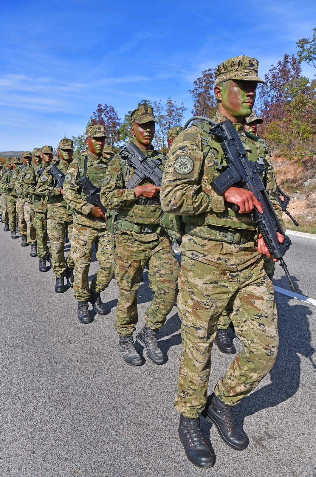 https://www.morh.hr/wp-content/gallery/novim-vodama-hv-a-urucene-znacke-i-diplome-na-kninskoj-tvrdavi/hrvatska_vojska_vodje_190719_11.jpg