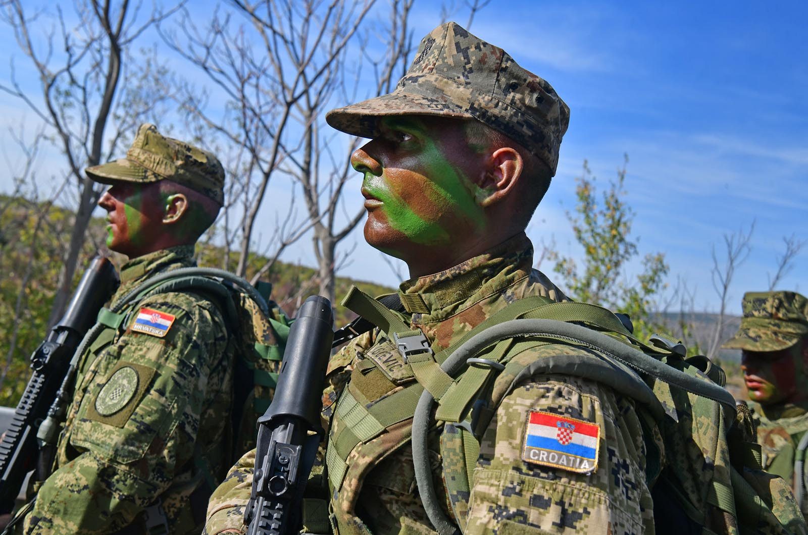 https://www.morh.hr/wp-content/gallery/novim-vodama-hv-a-urucene-znacke-i-diplome-na-kninskoj-tvrdavi/hrvatska_vojska_vodje_190719_14.jpg