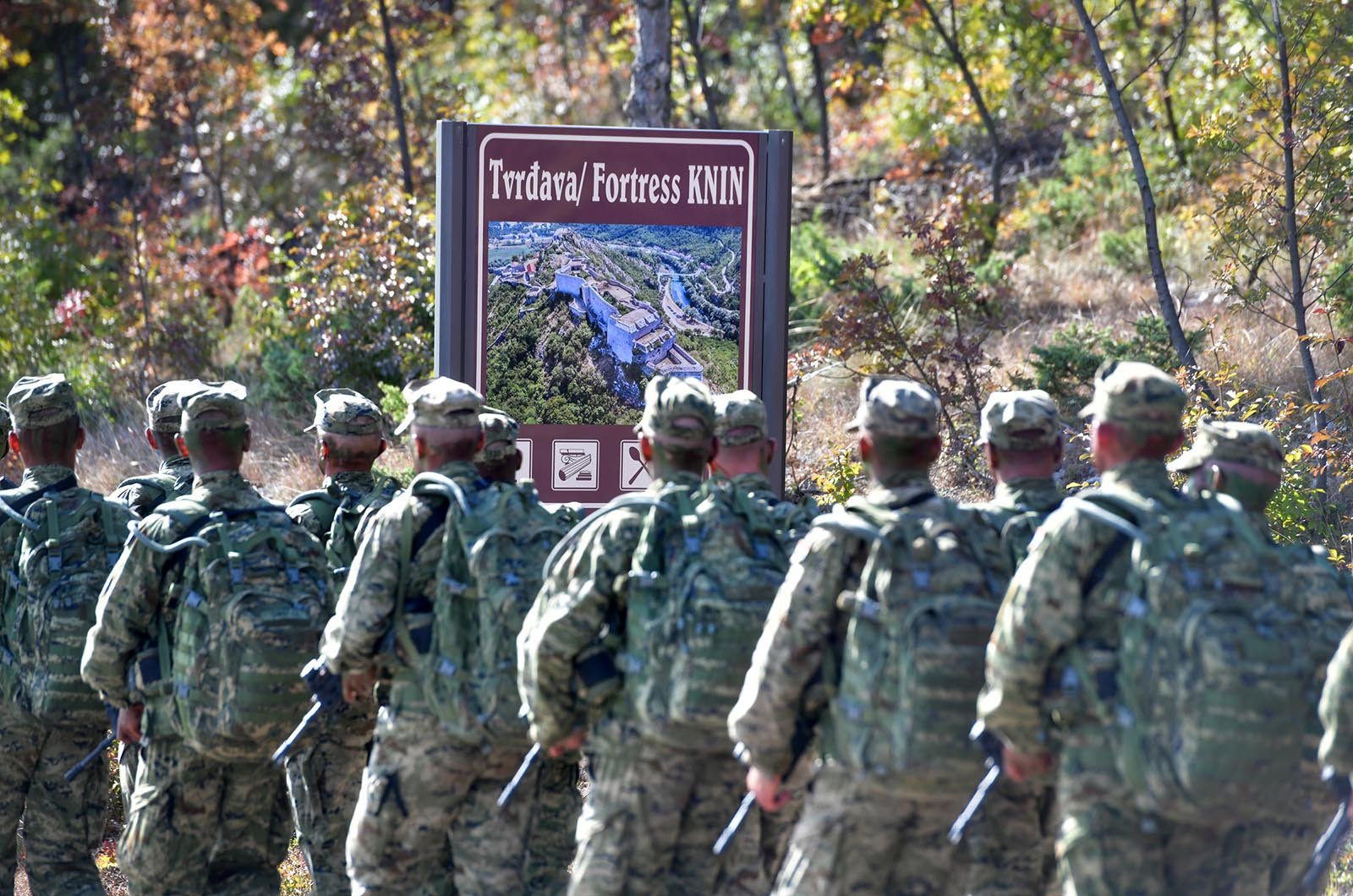 https://www.morh.hr/wp-content/gallery/novim-vodama-hv-a-urucene-znacke-i-diplome-na-kninskoj-tvrdavi/hrvatska_vojska_vodje_190719_16.jpg