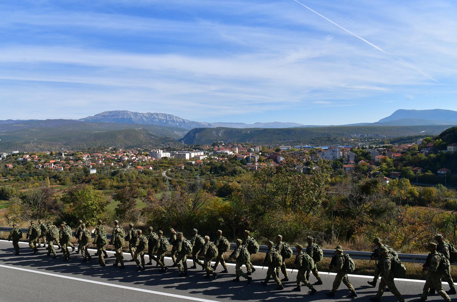 https://www.morh.hr/wp-content/gallery/novim-vodama-hv-a-urucene-znacke-i-diplome-na-kninskoj-tvrdavi/hrvatska_vojska_vodje_190719_19.jpg