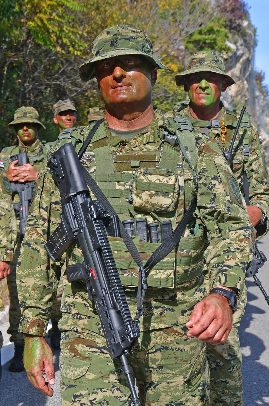 https://www.morh.hr/wp-content/gallery/novim-vodama-hv-a-urucene-znacke-i-diplome-na-kninskoj-tvrdavi/hrvatska_vojska_vodje_190719_20.jpg