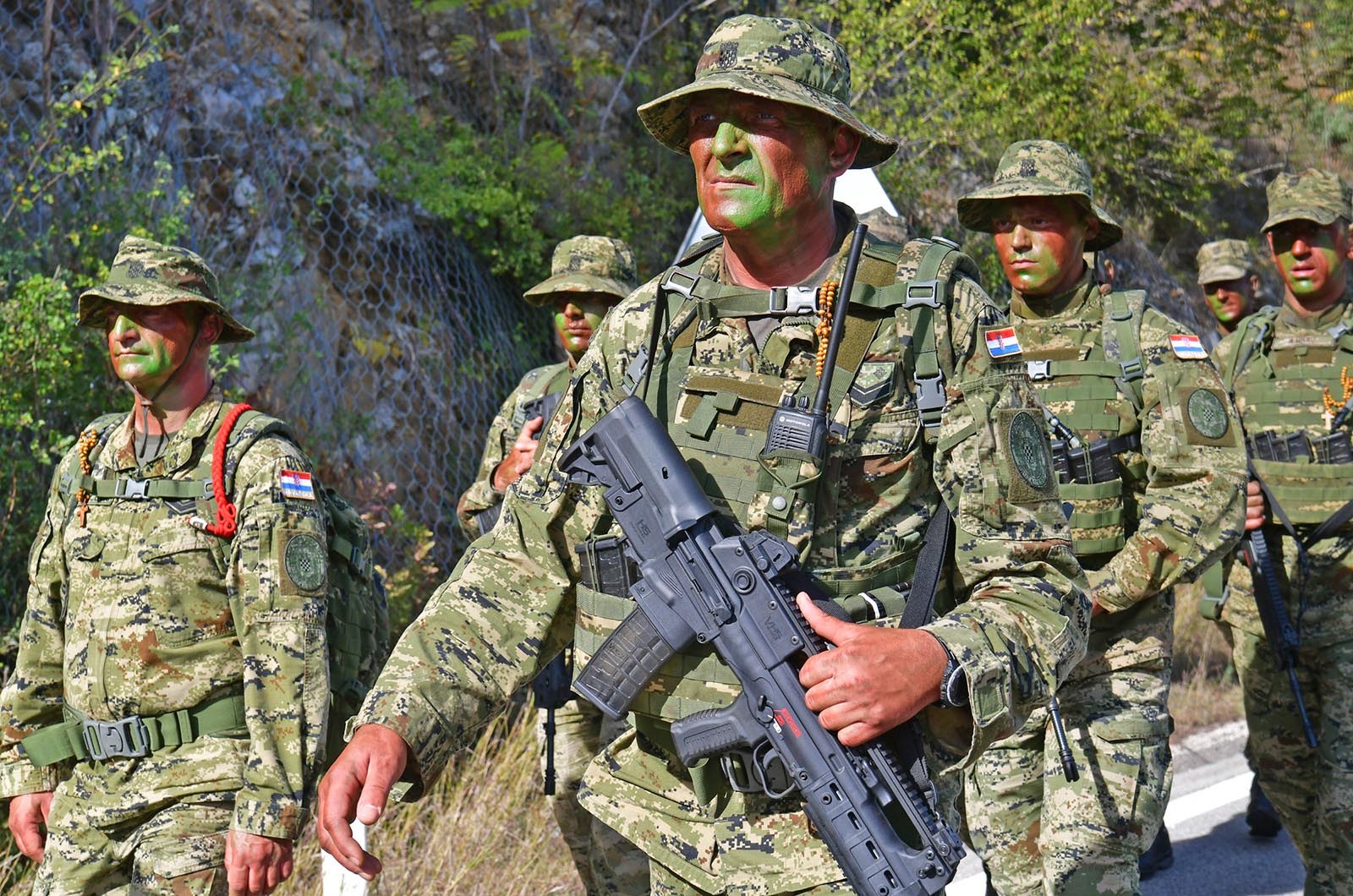 https://www.morh.hr/wp-content/gallery/novim-vodama-hv-a-urucene-znacke-i-diplome-na-kninskoj-tvrdavi/hrvatska_vojska_vodje_190719_21.jpg