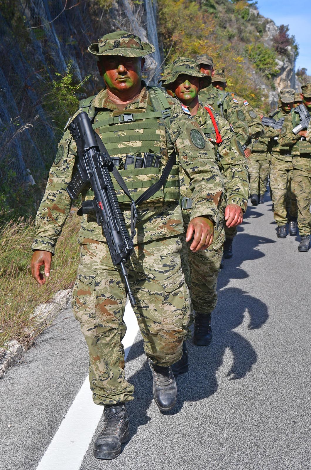 https://www.morh.hr/wp-content/gallery/novim-vodama-hv-a-urucene-znacke-i-diplome-na-kninskoj-tvrdavi/hrvatska_vojska_vodje_190719_22.jpg