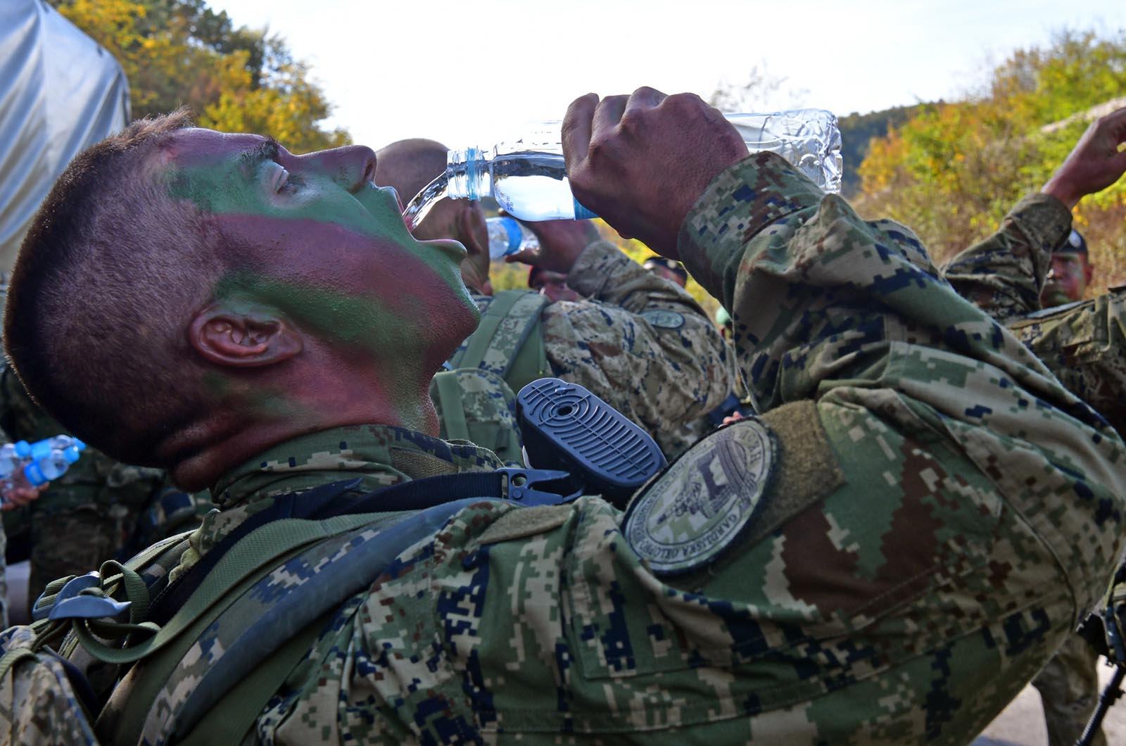https://www.morh.hr/wp-content/gallery/novim-vodama-hv-a-urucene-znacke-i-diplome-na-kninskoj-tvrdavi/hrvatska_vojska_vodje_190719_24.jpg