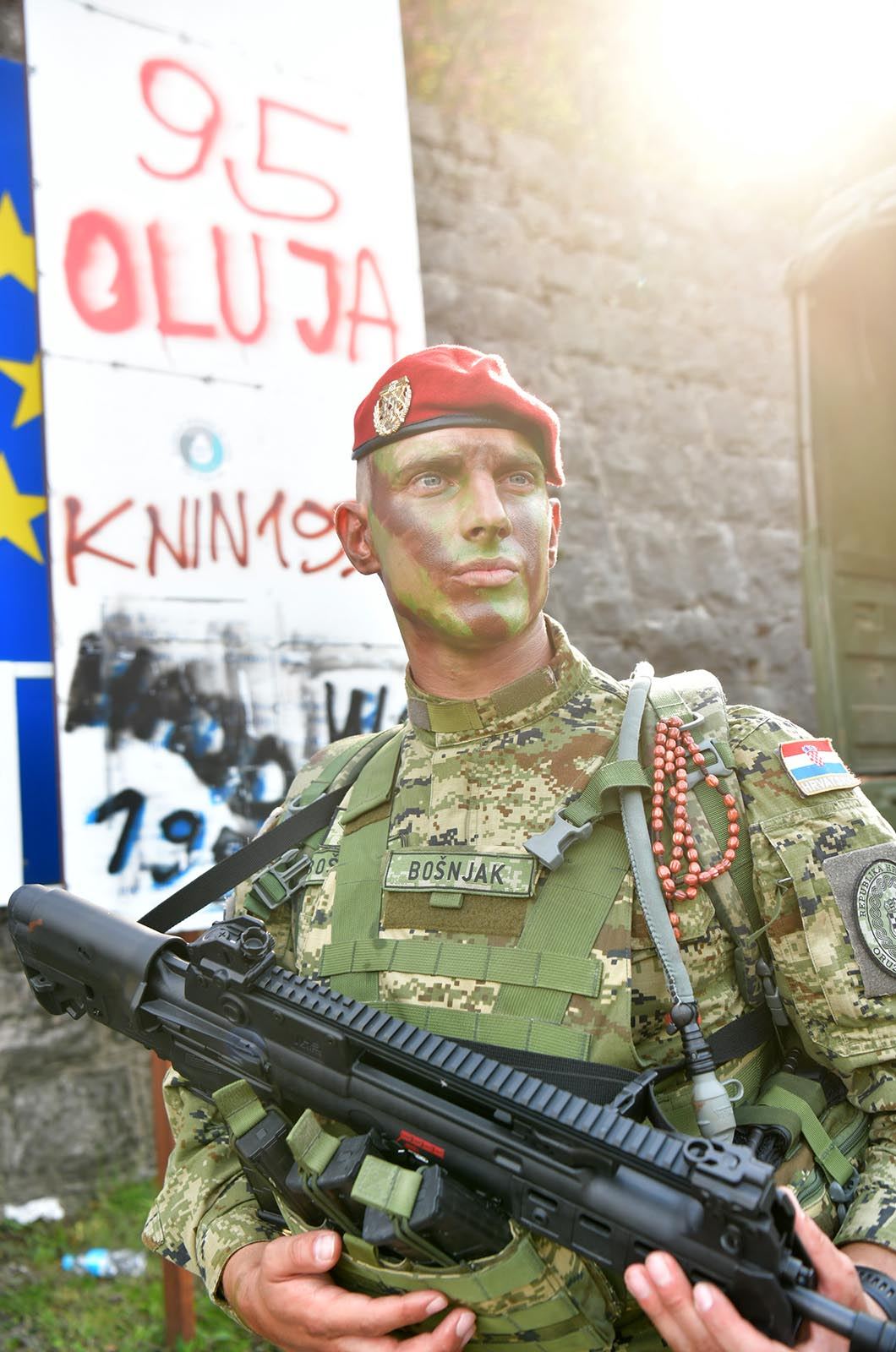 https://www.morh.hr/wp-content/gallery/novim-vodama-hv-a-urucene-znacke-i-diplome-na-kninskoj-tvrdavi/hrvatska_vojska_vodje_190719_25.jpg