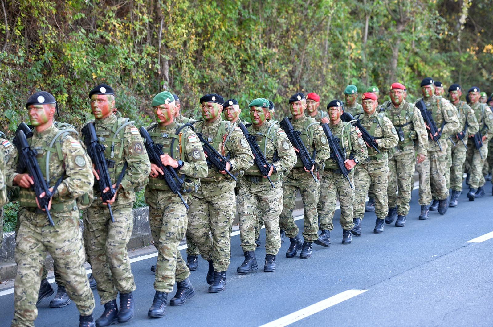 https://www.morh.hr/wp-content/gallery/novim-vodama-hv-a-urucene-znacke-i-diplome-na-kninskoj-tvrdavi/hrvatska_vojska_vodje_190719_28.jpg