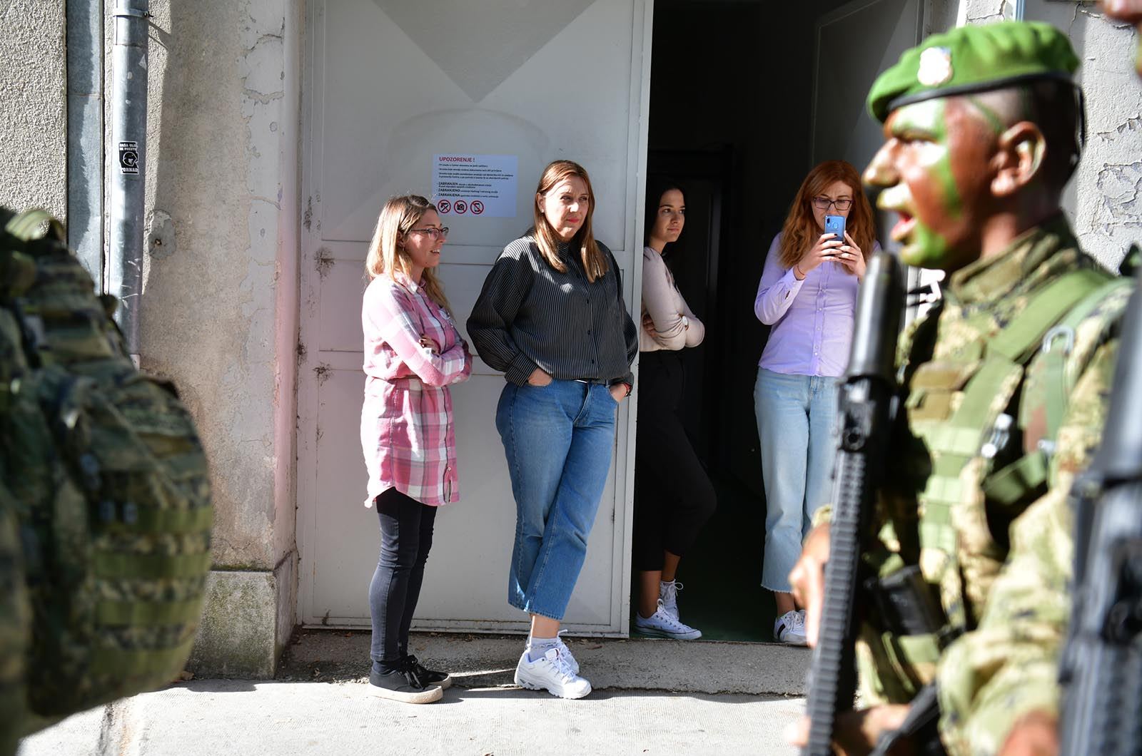 https://www.morh.hr/wp-content/gallery/novim-vodama-hv-a-urucene-znacke-i-diplome-na-kninskoj-tvrdavi/hrvatska_vojska_vodje_190719_32.jpg