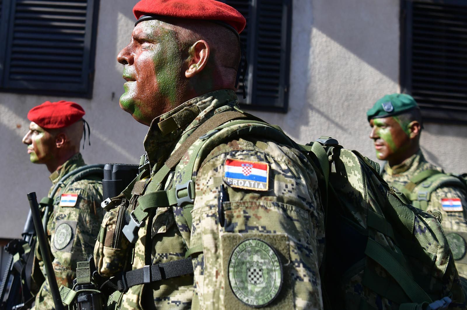 https://www.morh.hr/wp-content/gallery/novim-vodama-hv-a-urucene-znacke-i-diplome-na-kninskoj-tvrdavi/hrvatska_vojska_vodje_190719_34.jpg