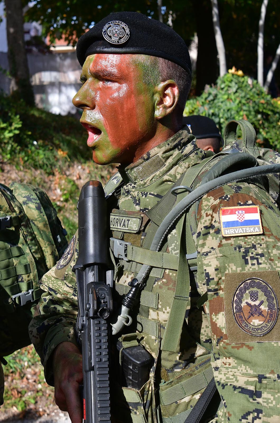 https://www.morh.hr/wp-content/gallery/novim-vodama-hv-a-urucene-znacke-i-diplome-na-kninskoj-tvrdavi/hrvatska_vojska_vodje_190719_37.jpg