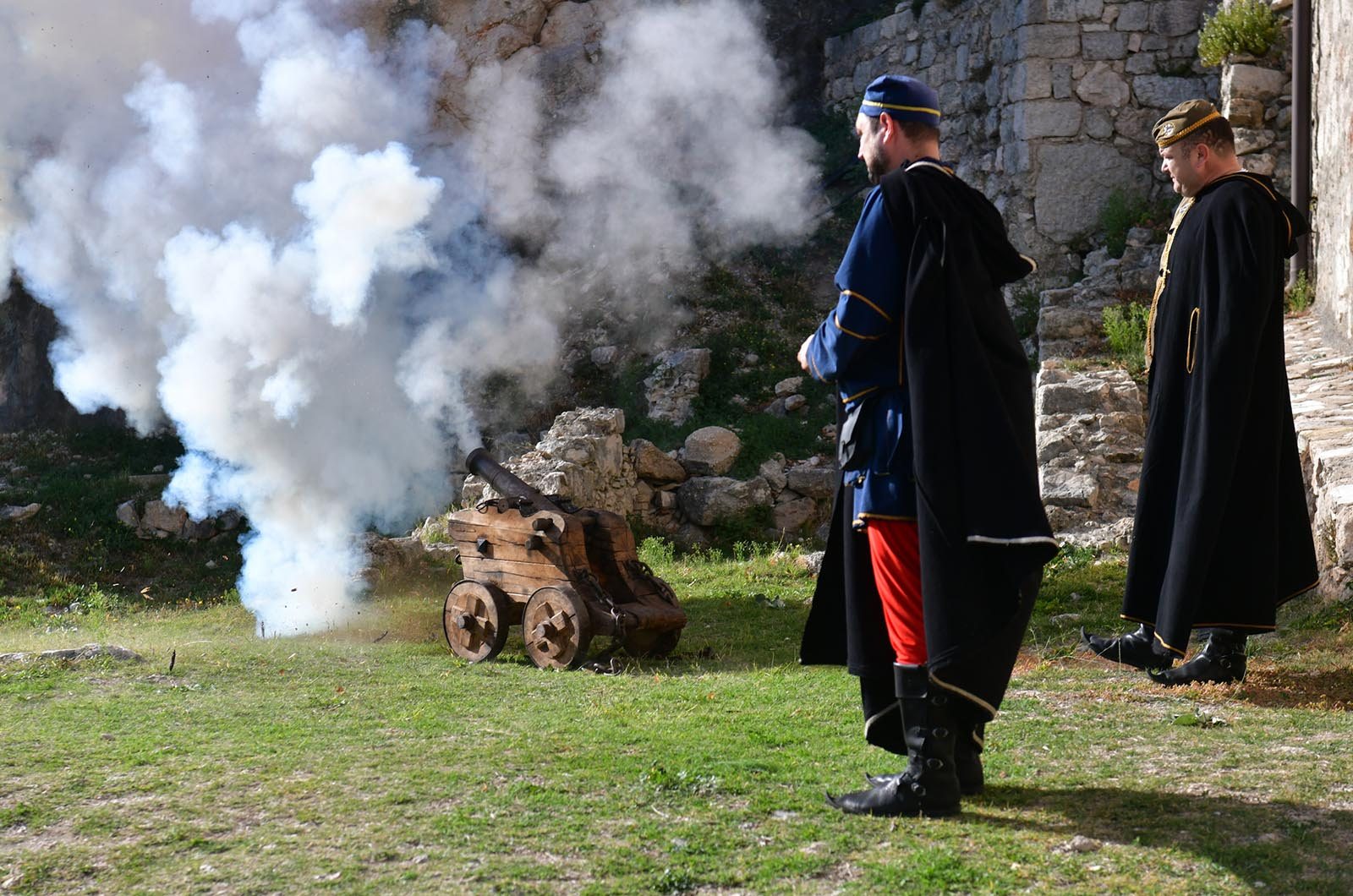 https://www.morh.hr/wp-content/gallery/novim-vodama-hv-a-urucene-znacke-i-diplome-na-kninskoj-tvrdavi/hrvatska_vojska_vodje_190719_40.jpg