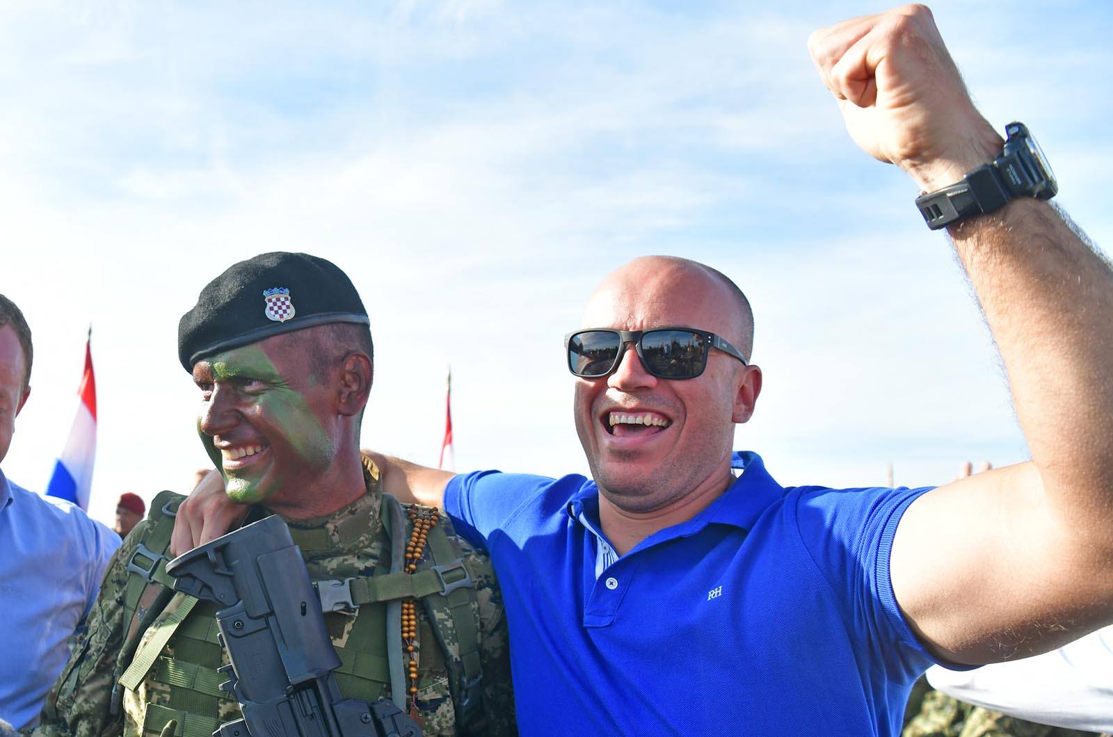 https://www.morh.hr/wp-content/gallery/novim-vodama-hv-a-urucene-znacke-i-diplome-na-kninskoj-tvrdavi/hrvatska_vojska_vodje_190719_69.jpg
