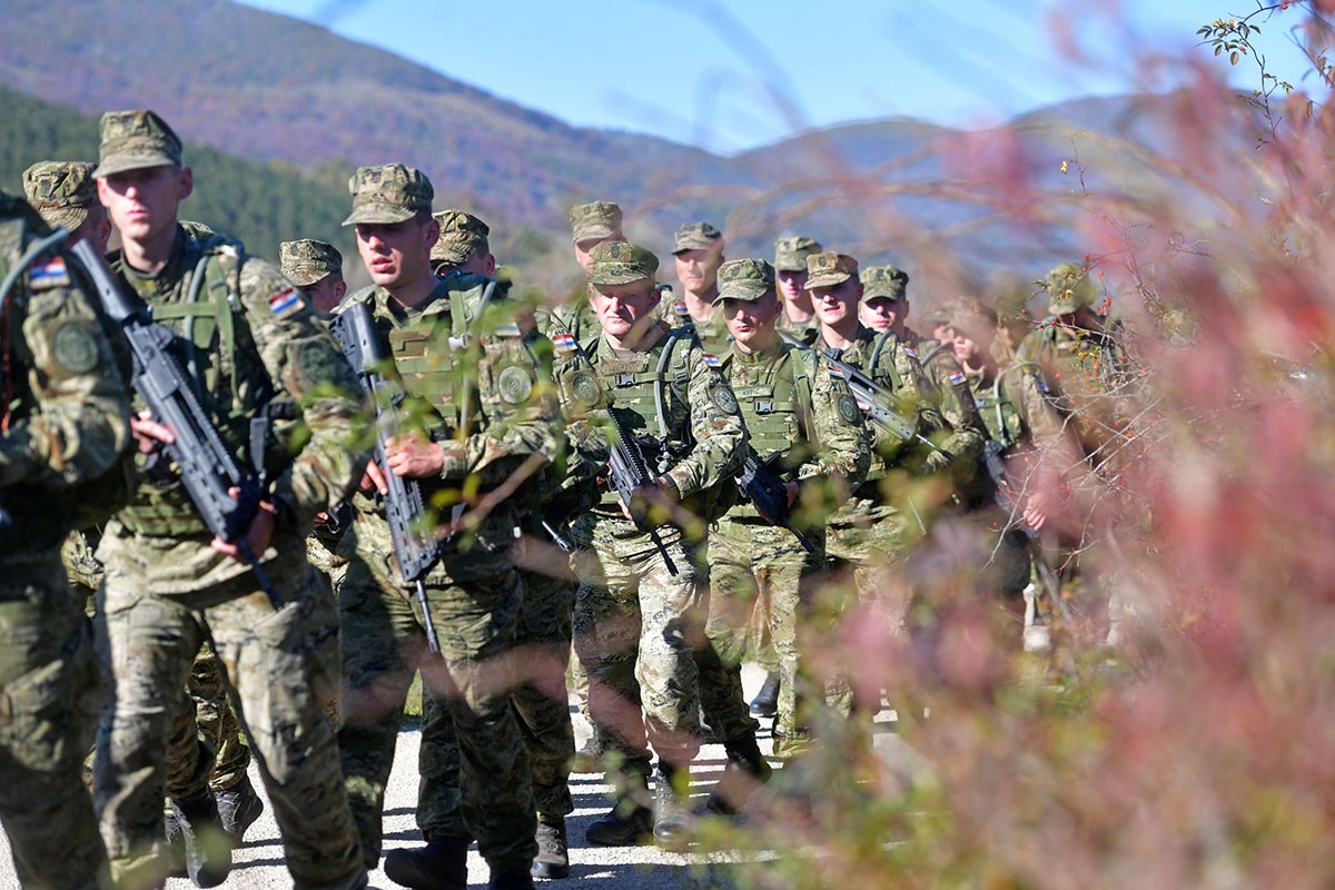 https://www.morh.hr/wp-content/gallery/novo-poglavlje-hv-a-nosi-poruku-buducnost-pripada-hrabrima/hodnja_zss_27102019_01.jpg