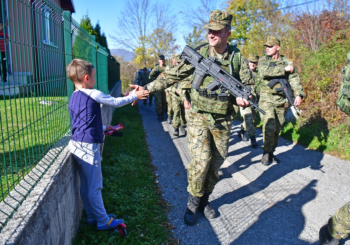 https://www.morh.hr/wp-content/gallery/novo-poglavlje-hv-a-nosi-poruku-buducnost-pripada-hrabrima/hodnja_zss_27102019_13.jpg