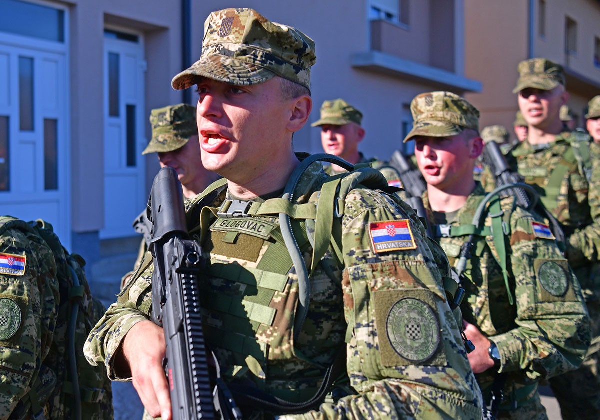 https://www.morh.hr/wp-content/gallery/novo-poglavlje-hv-a-nosi-poruku-buducnost-pripada-hrabrima/hodnja_zss_27102019_15.jpg