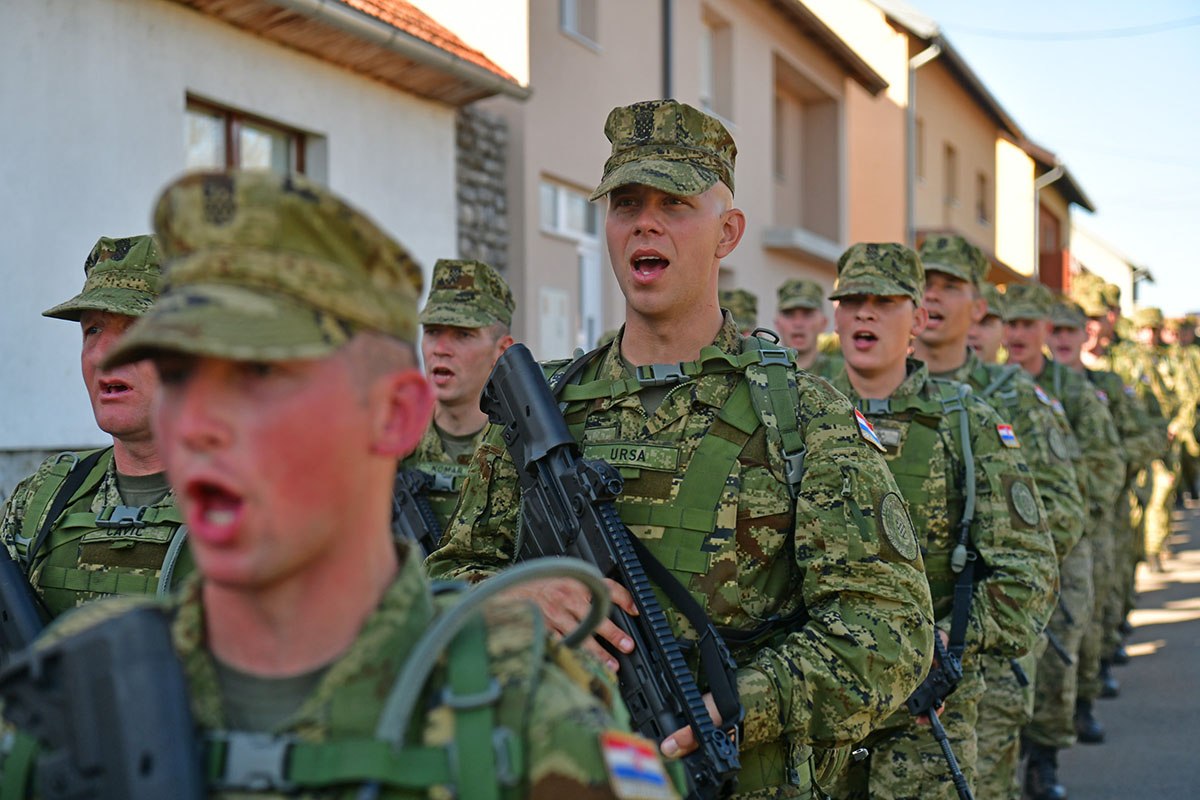 https://www.morh.hr/wp-content/gallery/novo-poglavlje-hv-a-nosi-poruku-buducnost-pripada-hrabrima/hodnja_zss_27102019_16.jpg