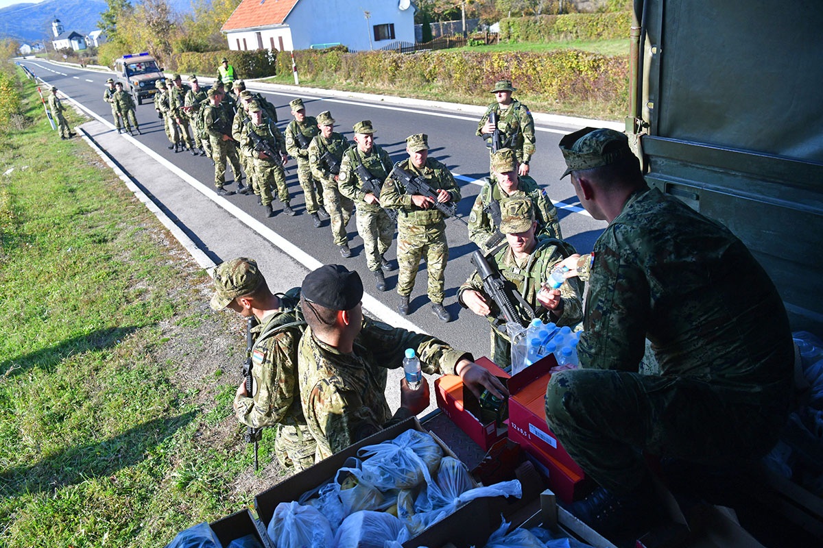 https://www.morh.hr/wp-content/gallery/novo-poglavlje-hv-a-nosi-poruku-buducnost-pripada-hrabrima/hodnja_zss_27102019_23.jpg