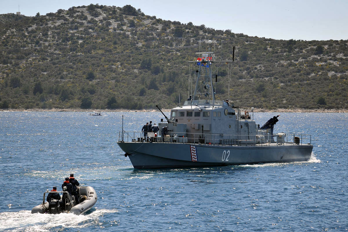 https://www.morh.hr/wp-content/gallery/obalna-straa/vjezba_hrm_19042012_10.jpg