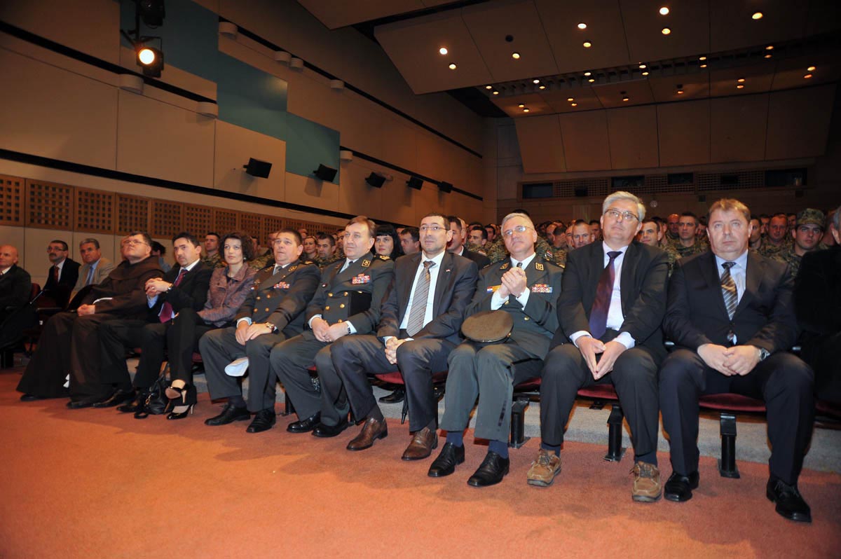 https://www.morh.hr/wp-content/gallery/obiljeavanja-5-godinjice-gmtbr-ukninu/knjin_06042012_07.jpg