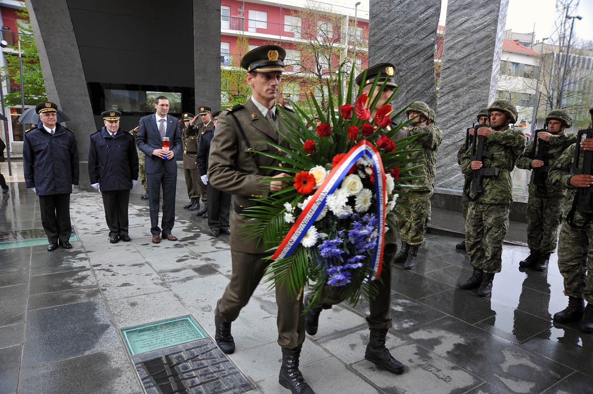 https://www.morh.hr/wp-content/gallery/obiljeavanja-5-godinjice-gmtbr-ukninu/knjin_06042012_12.jpg