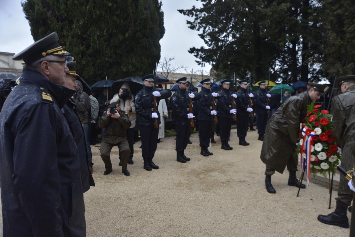 https://www.morh.hr/wp-content/gallery/obiljeena-20-godinjica-vojno-redarstvene-operacije-maslenica/maslenica_22012012_03.jpg