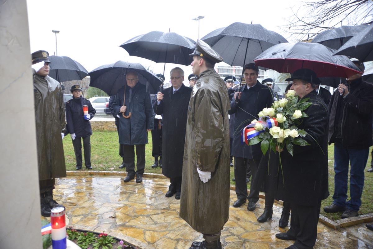 https://www.morh.hr/wp-content/gallery/obiljeena-20-godinjica-vojno-redarstvene-operacije-maslenica/maslenica_22012012_06.jpg
