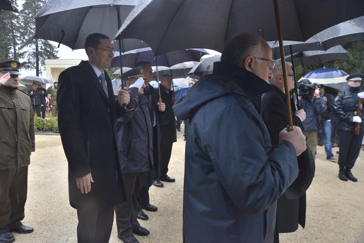 https://www.morh.hr/wp-content/gallery/obiljeena-20-godinjica-vojno-redarstvene-operacije-maslenica/maslenica_22012012_07.jpg