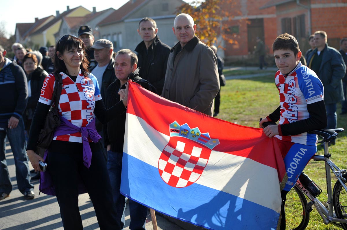 https://www.morh.hr/wp-content/gallery/obiljeena-21-godinjica-stradanja-kabrnje/vukovar_18112012_10.jpg