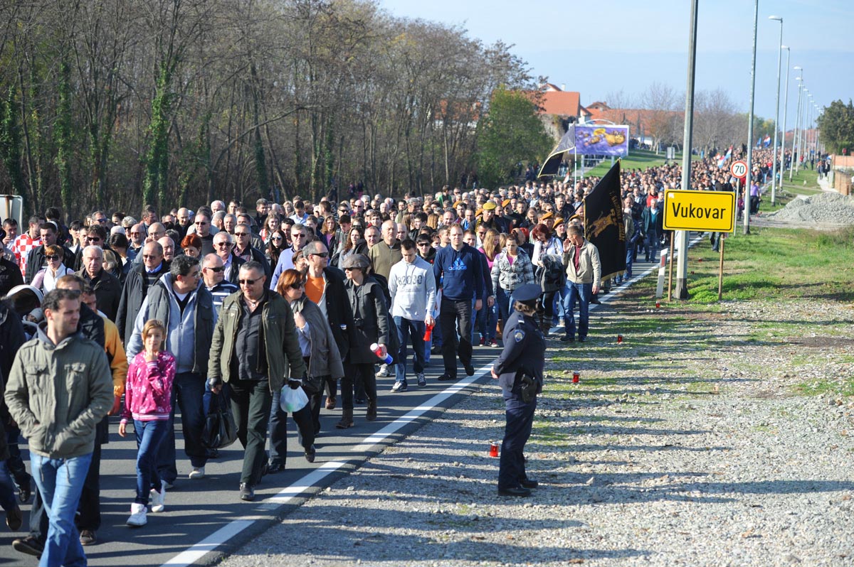 https://www.morh.hr/wp-content/gallery/obiljeena-21-godinjica-stradanja-kabrnje/vukovar_18112012_15.jpg