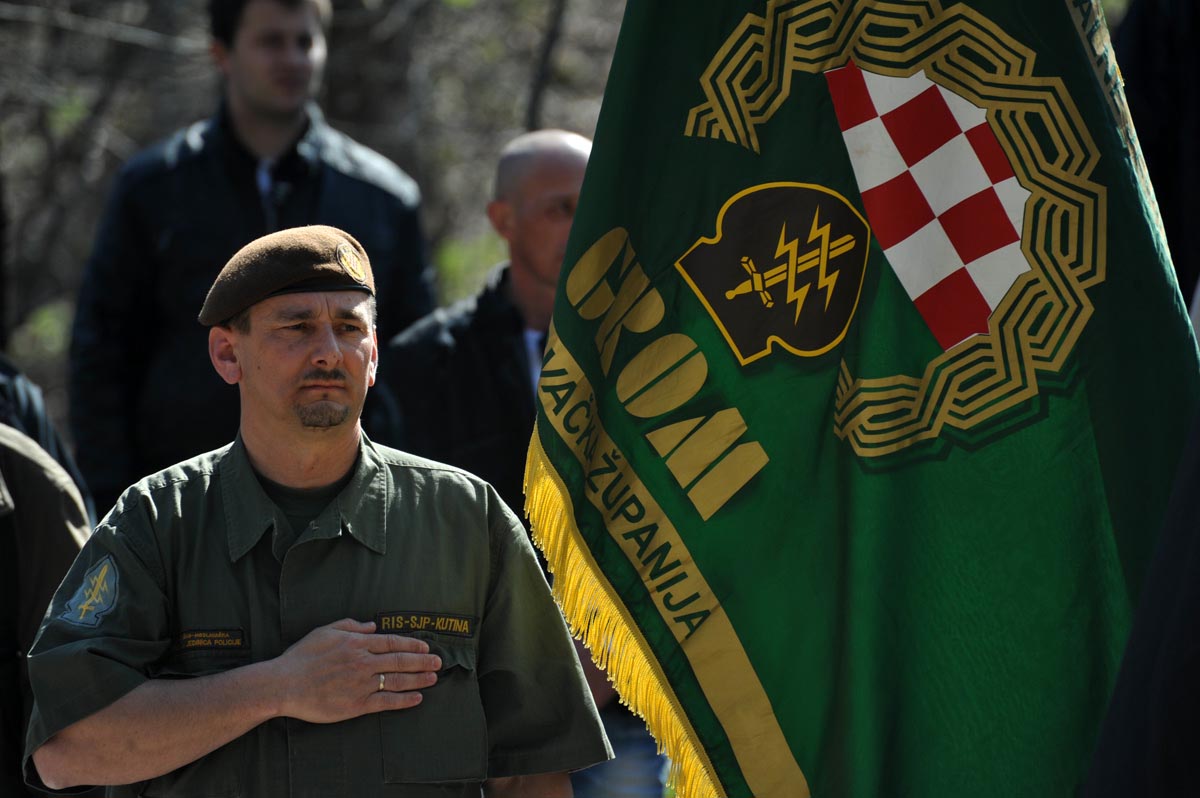 https://www.morh.hr/wp-content/gallery/obiljeena-21-obljetnica-akcije-plitvice-i-pogibije-redarstvenika-josipa-jovia-31032012/josip-jovic_31032012_06.jpg