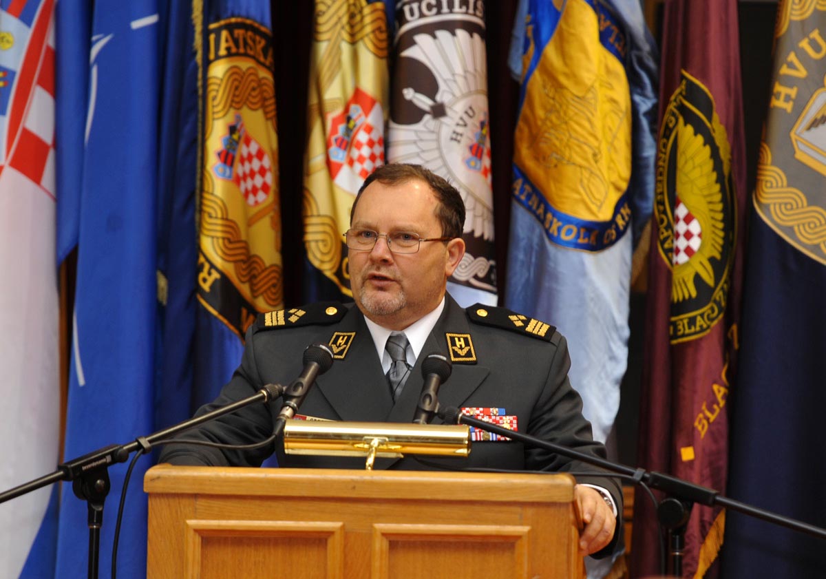 https://www.morh.hr/wp-content/gallery/obiljeena-21-obljetnica-hrvatskog-vojnog-uilita/hvu_obljetnica_21122012_03.jpg