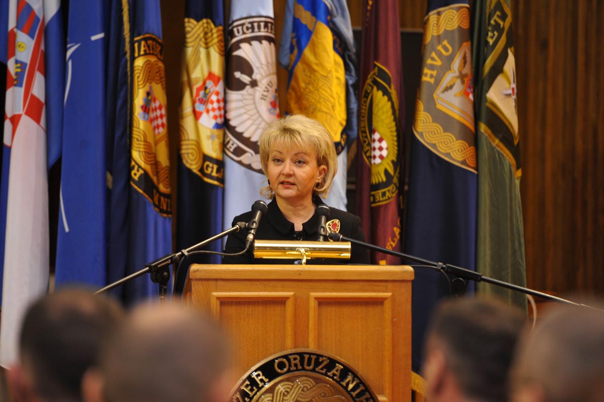 https://www.morh.hr/wp-content/gallery/obiljeena-21-obljetnica-hrvatskog-vojnog-uilita/hvu_obljetnica_21122012_05.jpg