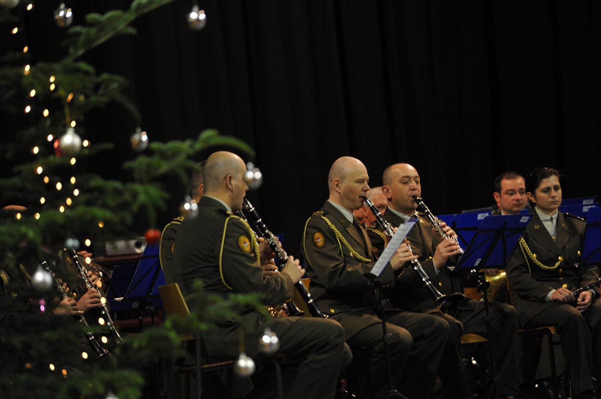 https://www.morh.hr/wp-content/gallery/obiljeena-21-obljetnica-hrvatskog-vojnog-uilita/hvu_obljetnica_21122012_10.jpg