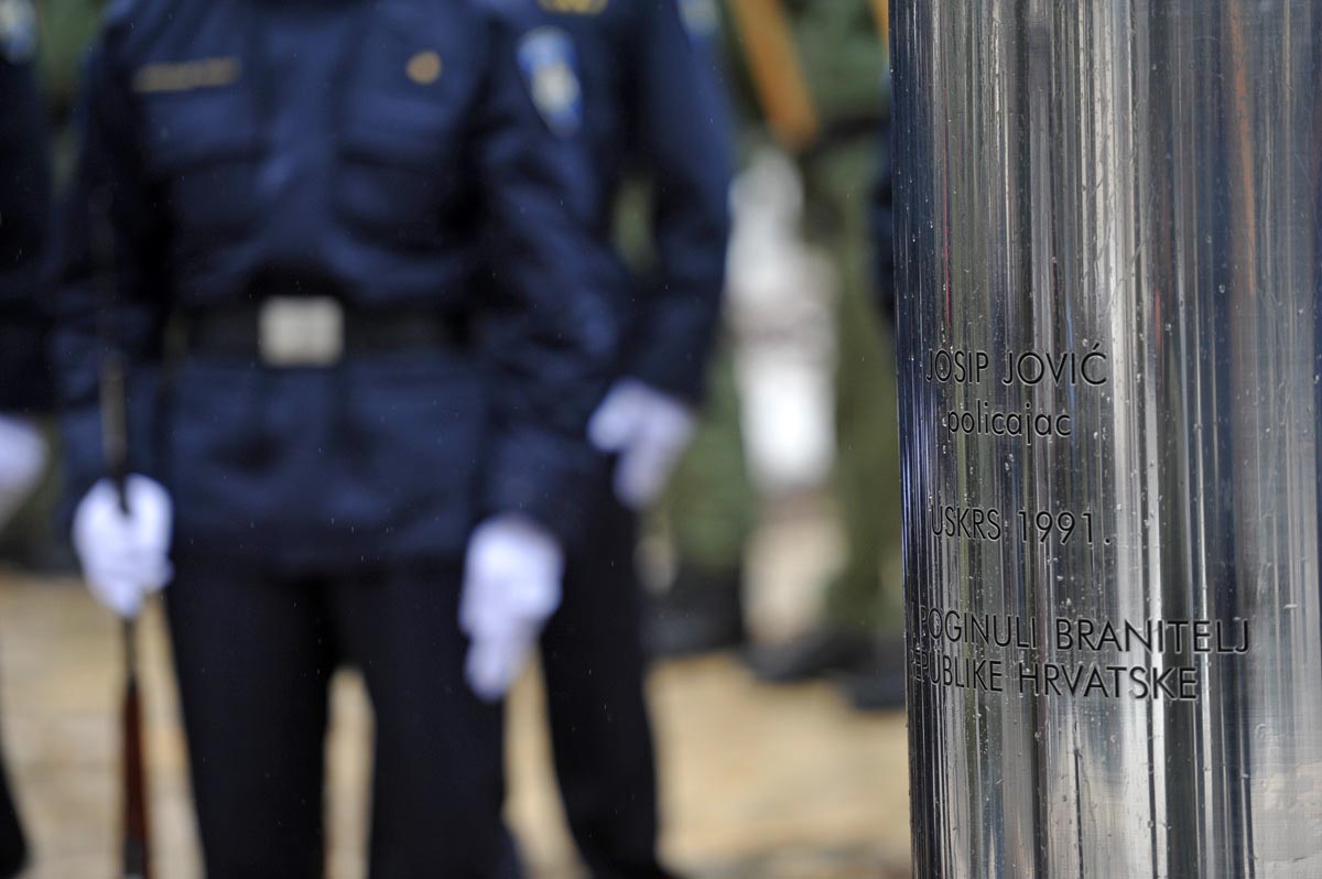 https://www.morh.hr/wp-content/gallery/obiljeena-22-obljetnica-pogibije-josipa-jovia/krvavi_uskrs_31032013_09.jpg