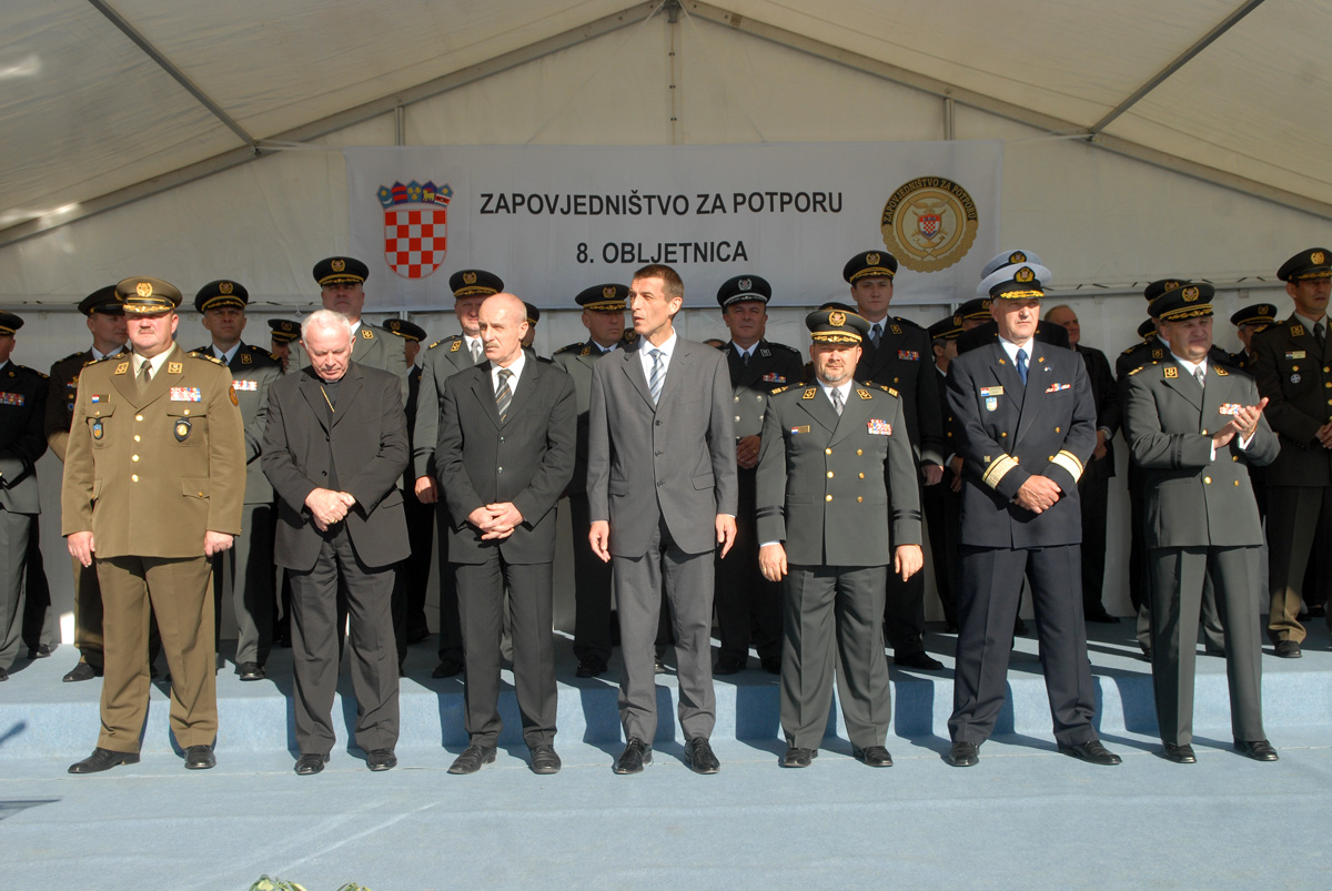 https://www.morh.hr/wp-content/gallery/obiljeena-8-godinjica-zapovjednitva-za-potporu/zzp_05_20101115.jpg