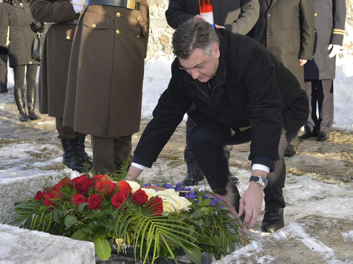 https://www.morh.hr/wp-content/gallery/obiljezavanje-25-godina-medunarodnog-priznanja-republike-hrvatske/priznanje_15012017_05.jpg