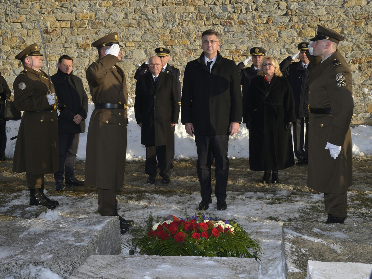 https://www.morh.hr/wp-content/gallery/obiljezavanje-25-godina-medunarodnog-priznanja-republike-hrvatske/priznanje_15012017_06.jpg